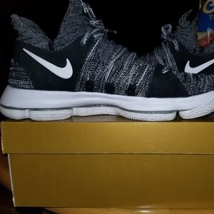 MENS  SIZE 10   NIKE KD10 WITH BOX